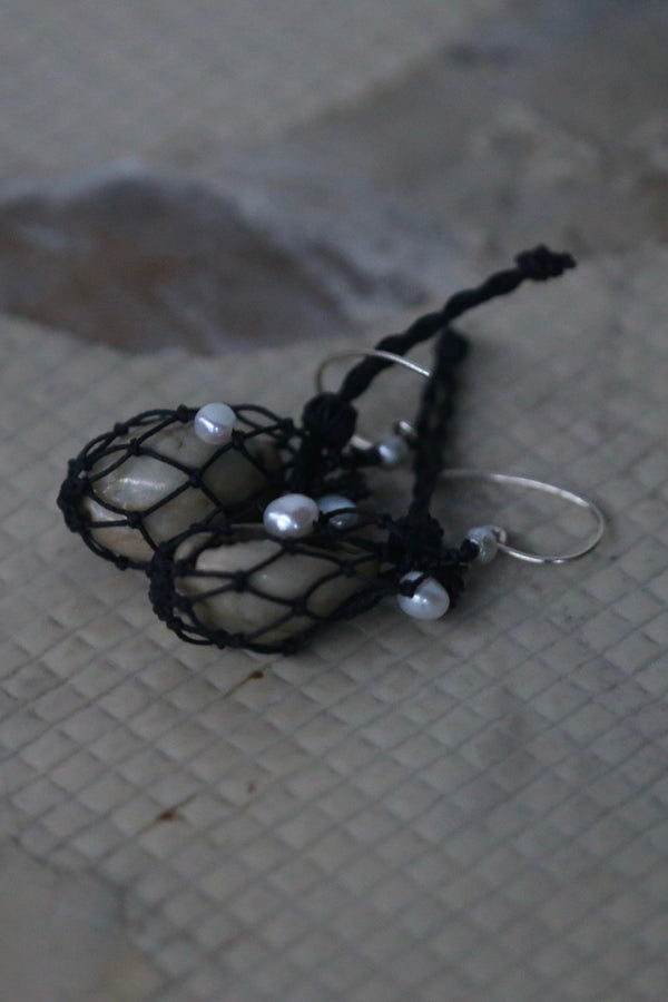 Peng Tai 24 Autumn and Winter Linen Wrapped Natural Pearl Earrings Series PT-PTW24F04-2-HEI-F Black